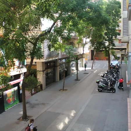 Piso Andrea アパート *