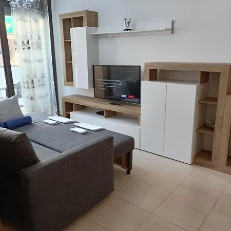 Piso Andrea アパート *